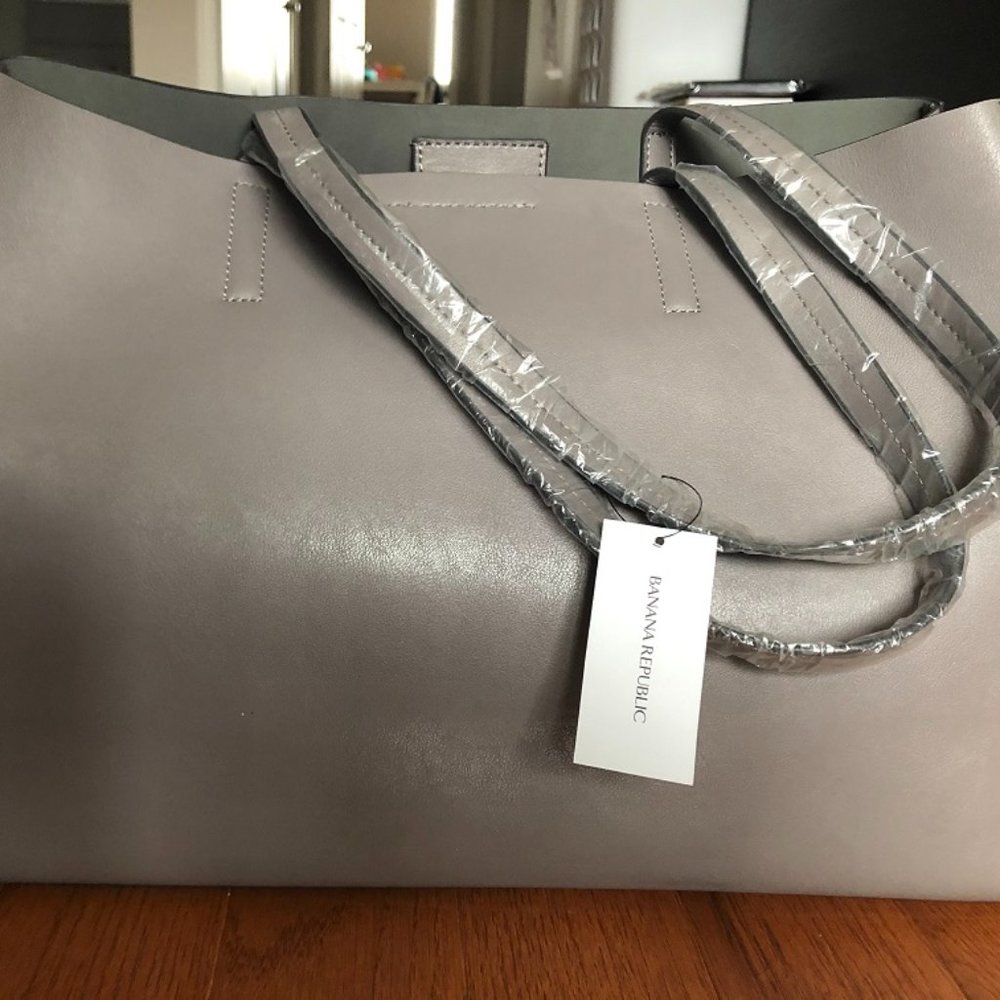 Banana Republic tote - NWT